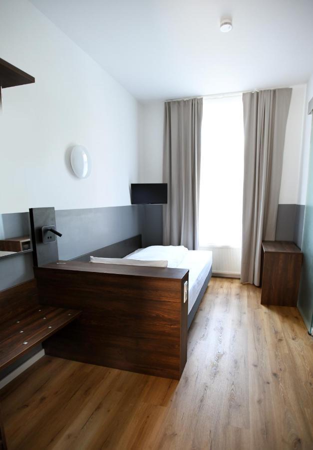 Hotel Apadana Frankfurt Frankfurt pe Main Exterior foto
