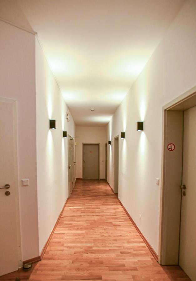 Hotel Apadana Frankfurt Frankfurt pe Main Exterior foto
