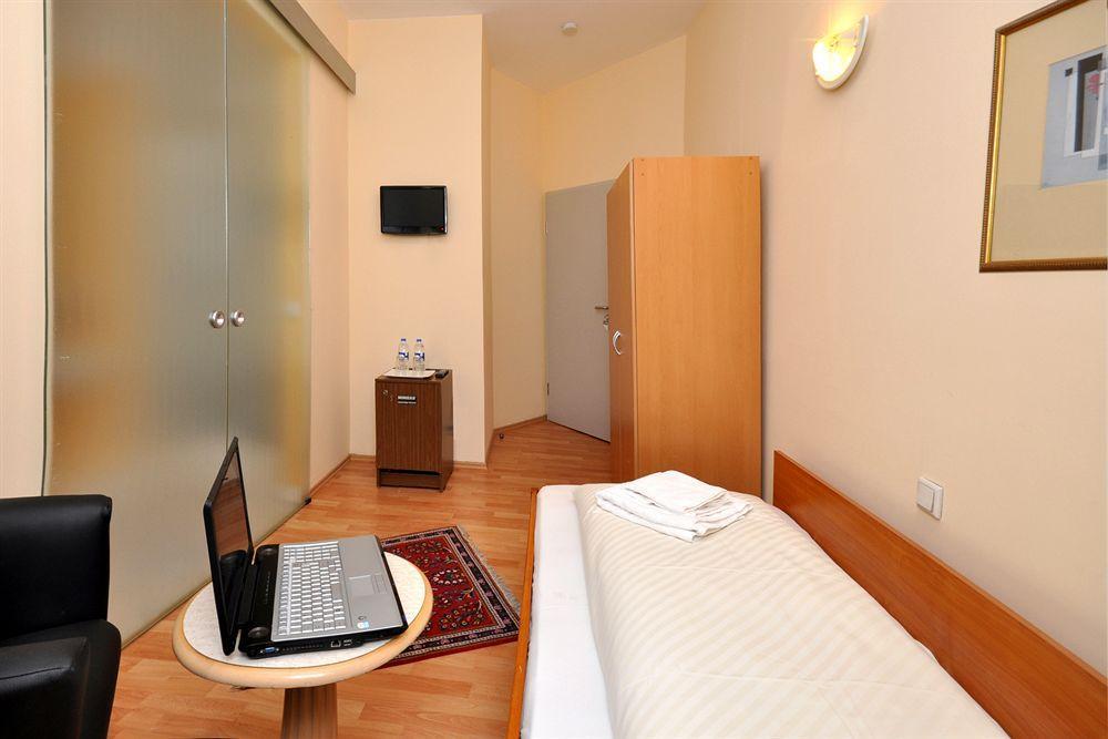 Hotel Apadana Frankfurt Frankfurt pe Main Exterior foto